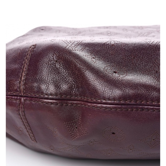 Louis Vuitton Monogram Mahina Otanah bag - Picture 8 of 10